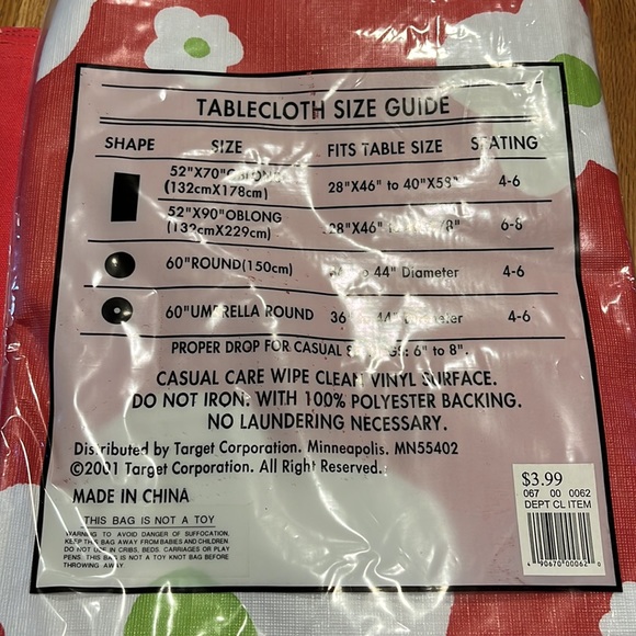 Tablecloth, placemats, napkins and hand towel set - Picture 2 of 3